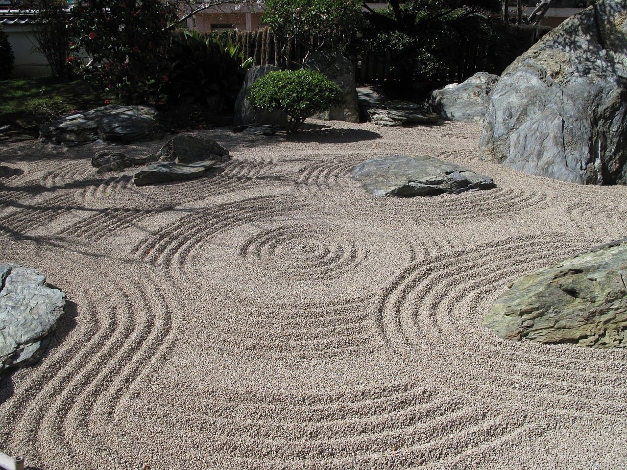 Using pebbles, rocks and boulders in a zen garden