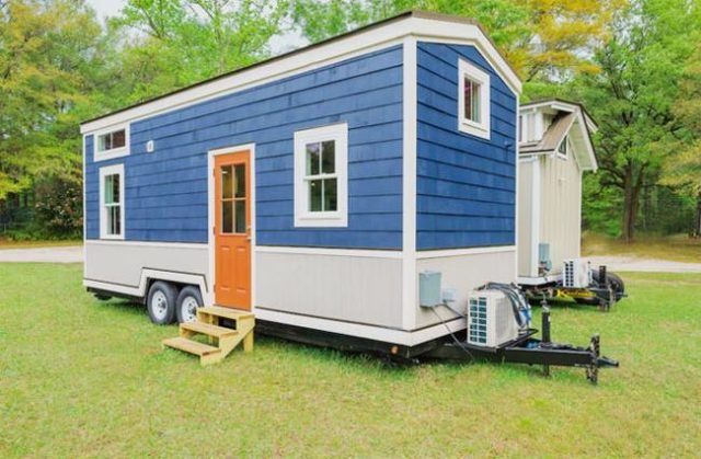 A "log cabin" trailer