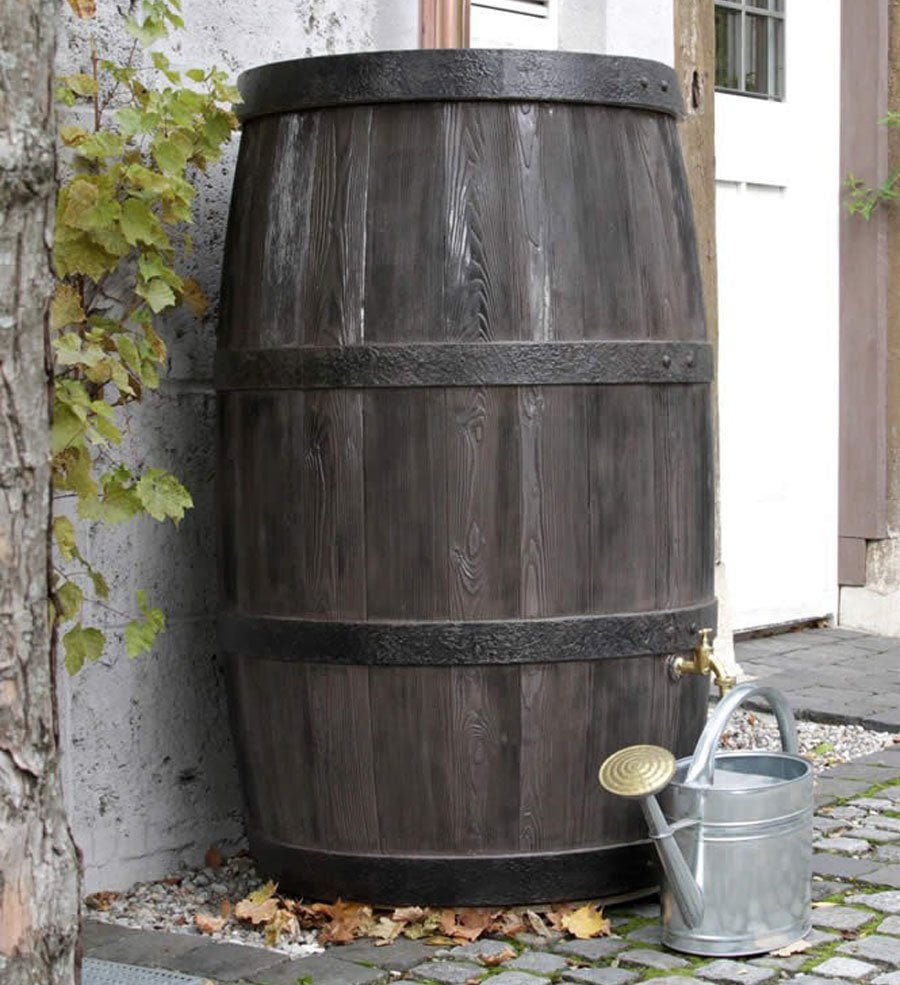 Oak barrel effect water butt